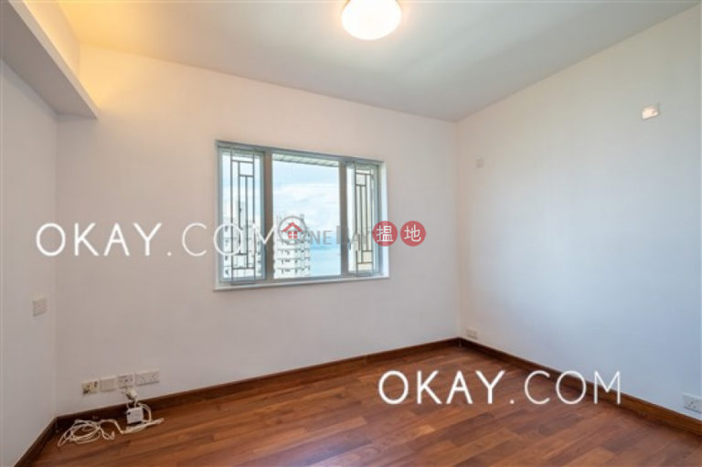 Nicely kept 3 bedroom with balcony & parking | Rental