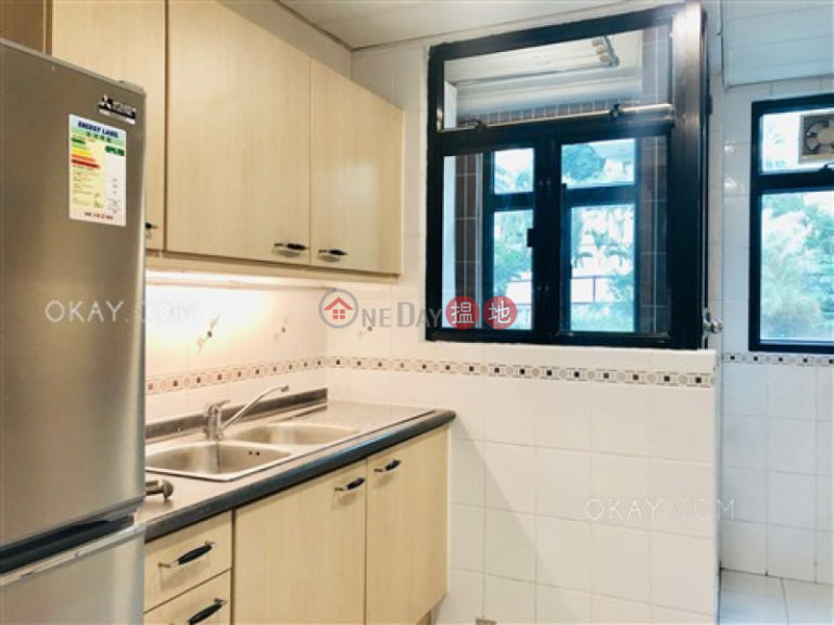 Gorgeous 3 bedroom with parking | Rental