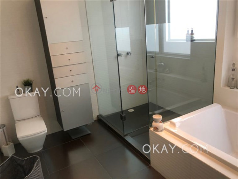 Luxurious house with sea views, rooftop & terrace | For Sale