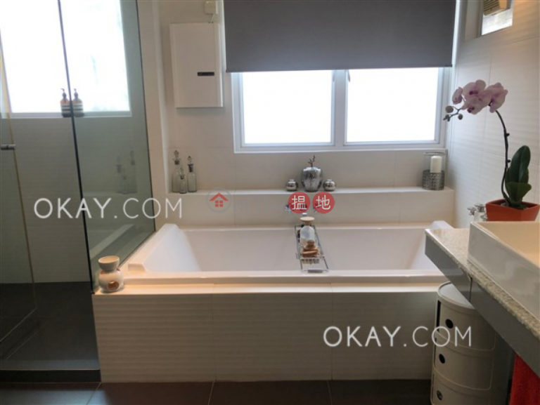 Luxurious house with sea views, rooftop & terrace | For Sale