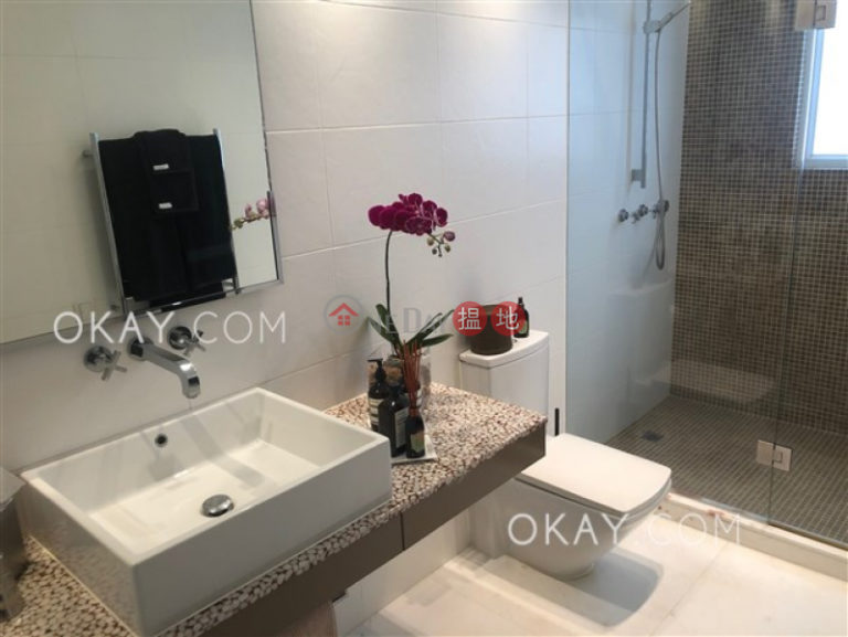 Luxurious house with sea views, rooftop & terrace | For Sale