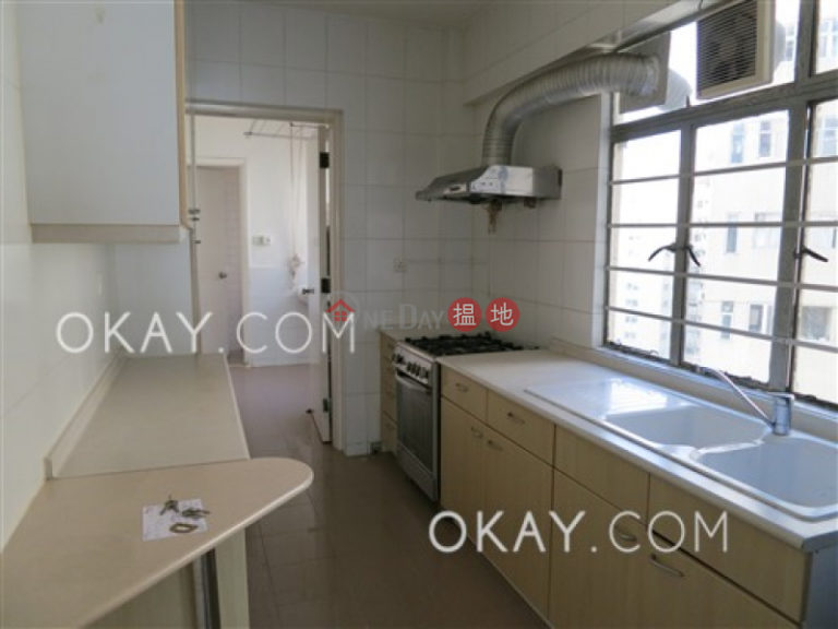 Efficient 4 bedroom with sea views, balcony | Rental