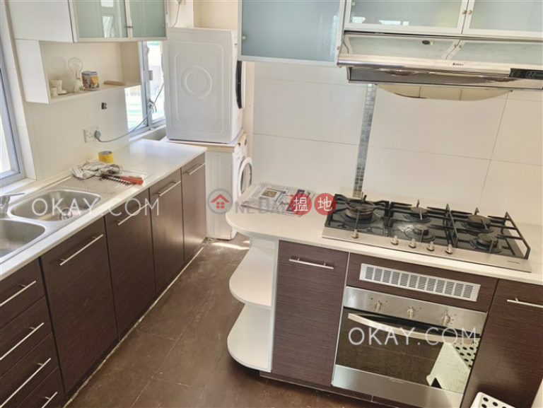 Efficient 3 bedroom with balcony & parking | Rental
