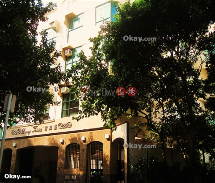 Tasteful 3 bedroom with balcony & parking | Rental