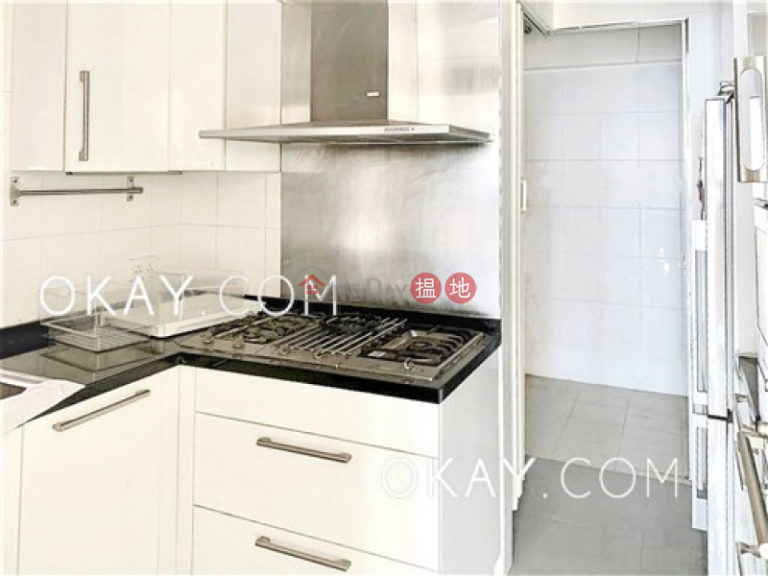 Efficient 3 bed on high floor with sea views & balcony | Rental
