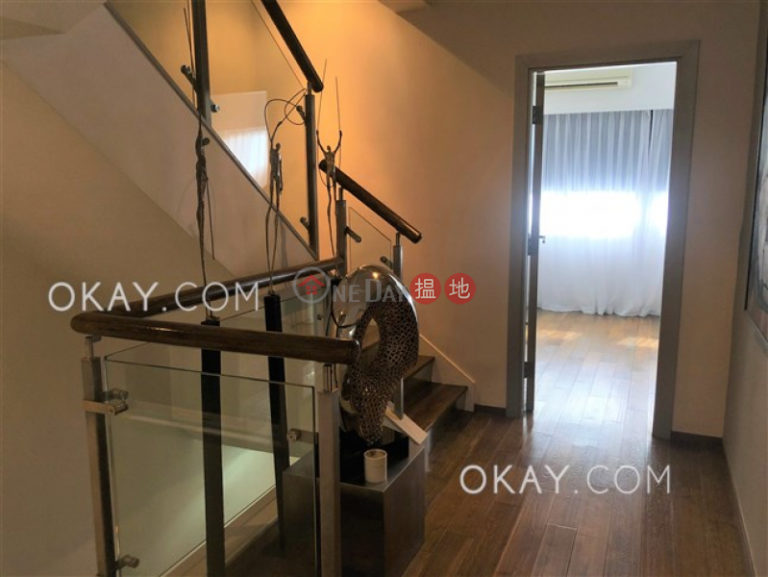 Luxurious house with sea views, rooftop & terrace | For Sale