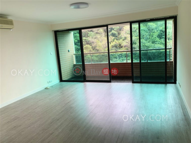 Gorgeous 3 bedroom with balcony & parking | Rental