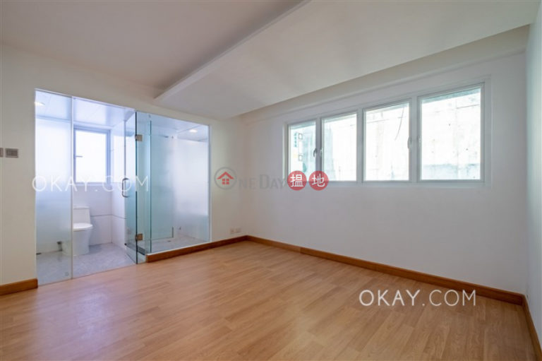 Tasteful 2 bedroom with parking | Rental