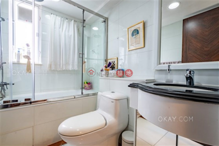 Beautiful 3 bedroom with balcony & parking | Rental