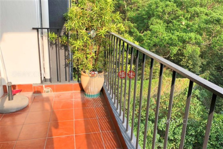 Gorgeous penthouse with balcony & parking | Rental