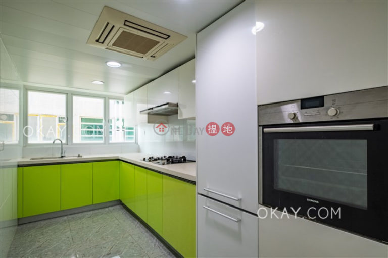 Tasteful 2 bedroom with parking | Rental