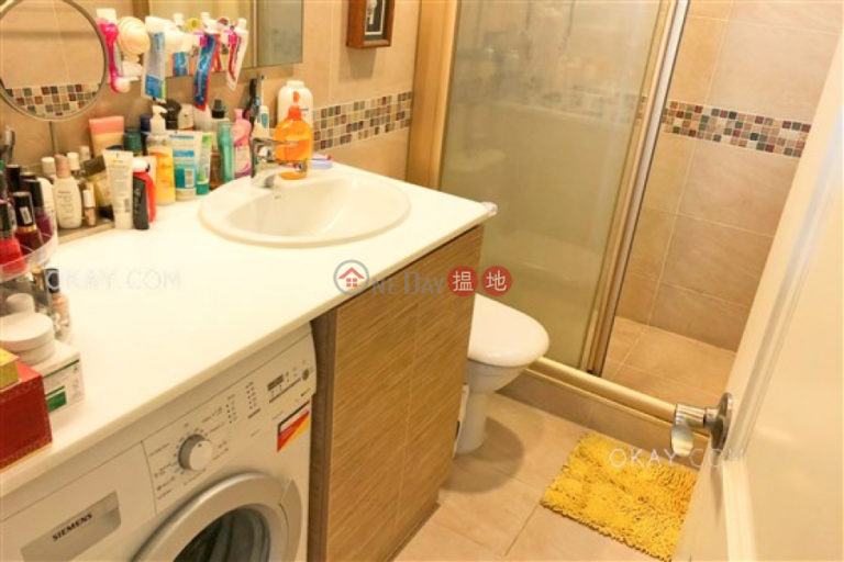 Gorgeous penthouse with balcony & parking | Rental