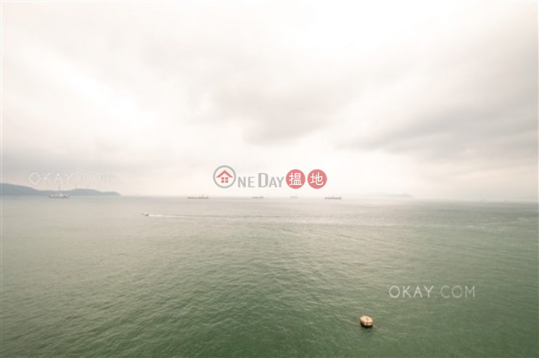 Beautiful 3 bedroom with balcony & parking | Rental