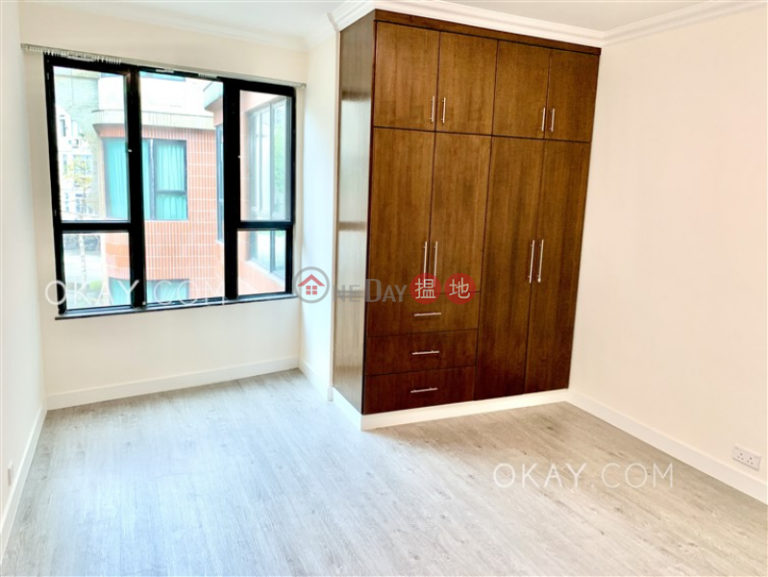 Gorgeous 3 bedroom with balcony & parking | Rental