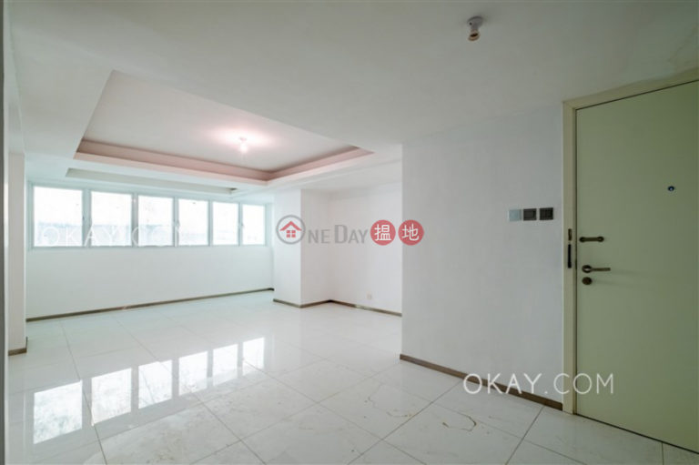 Tasteful 2 bedroom with parking | Rental