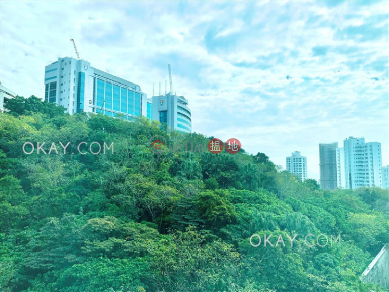 Gorgeous 3 bedroom with balcony & parking | Rental