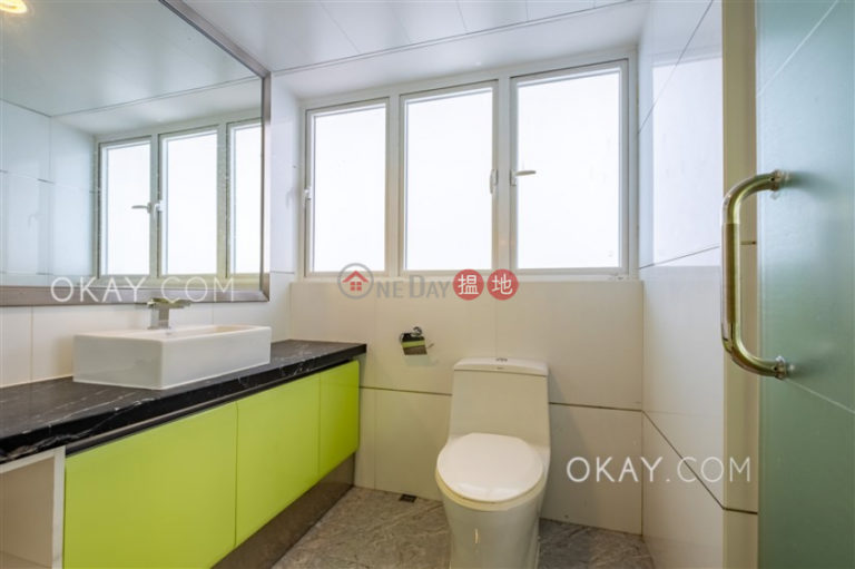 Tasteful 2 bedroom with parking | Rental