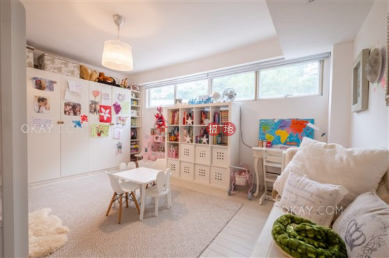 Beautiful 3 bedroom with balcony & parking | Rental