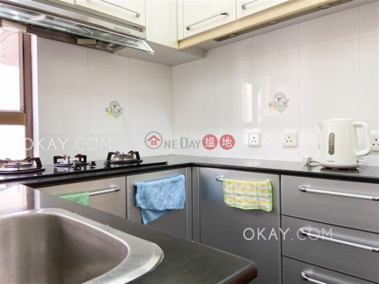 Efficient 4 bedroom with balcony & parking | Rental