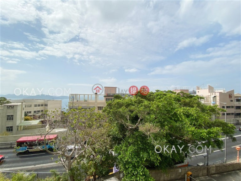 Nicely kept 3 bedroom with balcony & parking | Rental