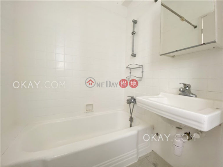 Nicely kept 3 bedroom with balcony & parking | Rental