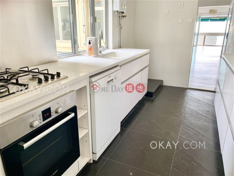 Efficient 4 bed on high floor with sea views & balcony | Rental