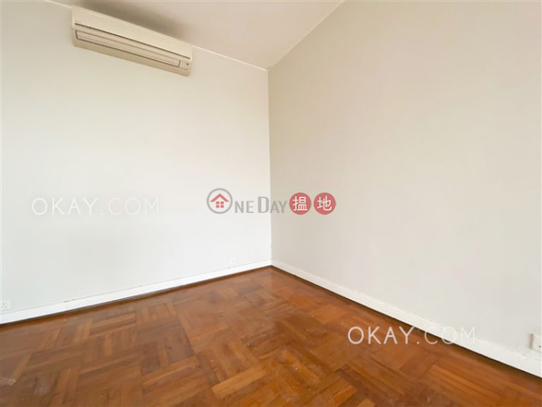 Nicely kept 3 bedroom with balcony & parking | Rental