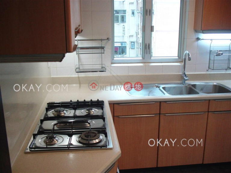 Efficient 3 bed on high floor with balcony & parking | Rental