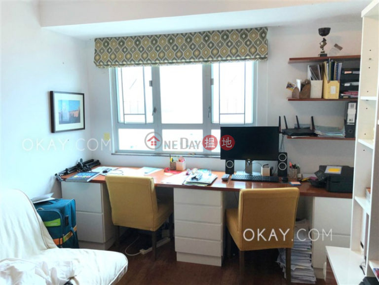 Efficient 3 bed on high floor with balcony & parking | Rental