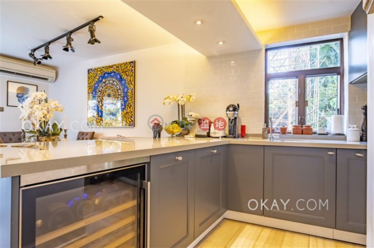 Popular 2 bedroom with balcony & parking | Rental