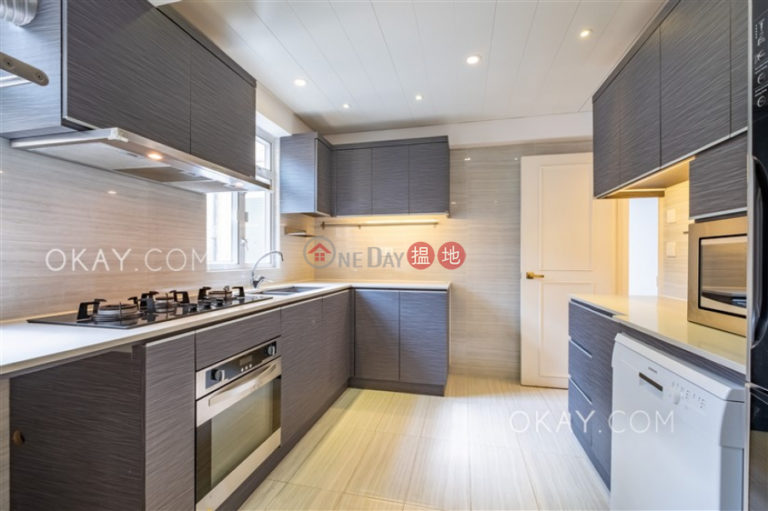Efficient 3 bedroom on high floor with parking | Rental