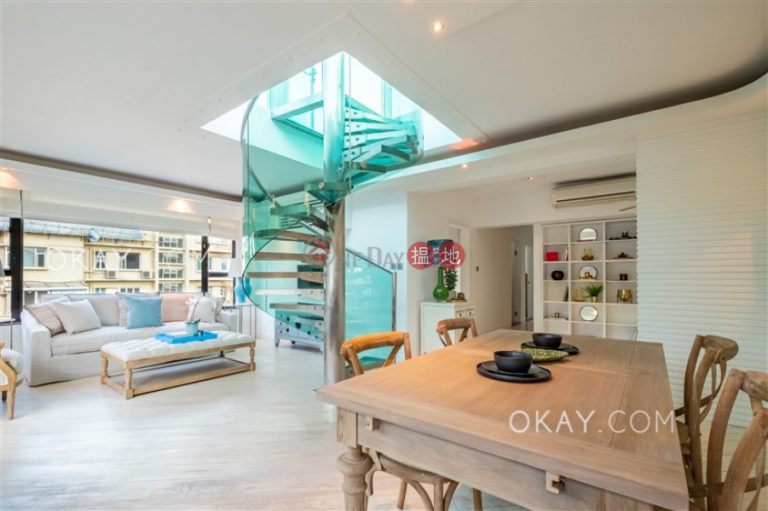 Charming penthouse with rooftop & parking | For Sale