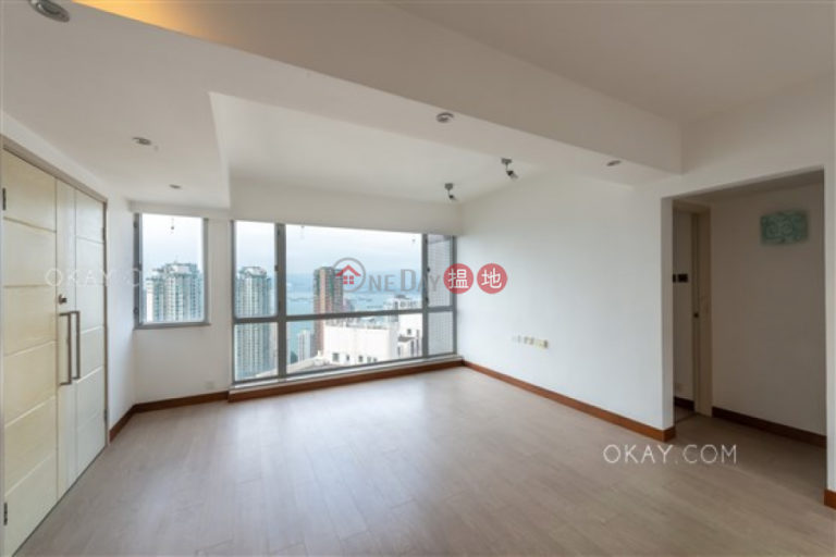 Tasteful 3 bed on high floor with sea views & parking | For Sale