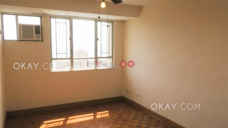Efficient 3 bedroom with sea views, balcony | Rental