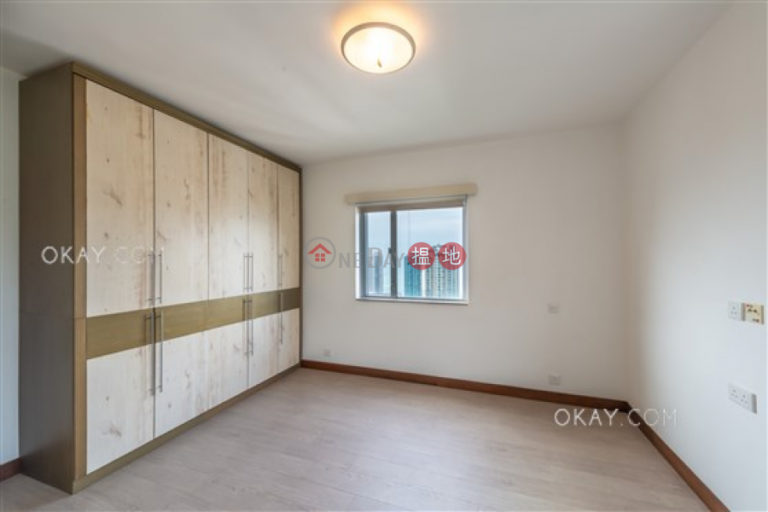 Tasteful 3 bed on high floor with sea views & parking | For Sale