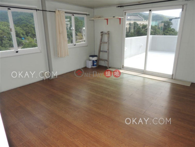 Unique 2 bedroom on high floor with rooftop & parking | Rental