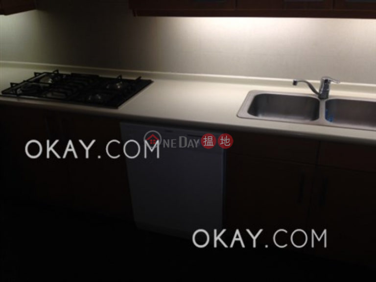 Gorgeous 3 bedroom with sea views, balcony | For Sale