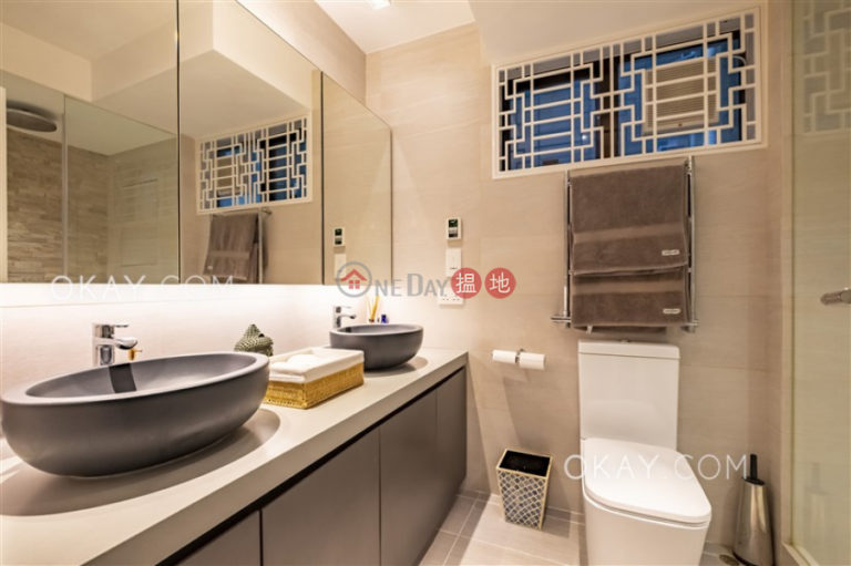 Popular 2 bedroom with balcony & parking | Rental