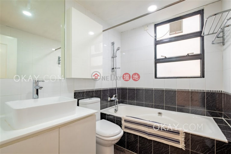 Charming penthouse with rooftop & parking | For Sale