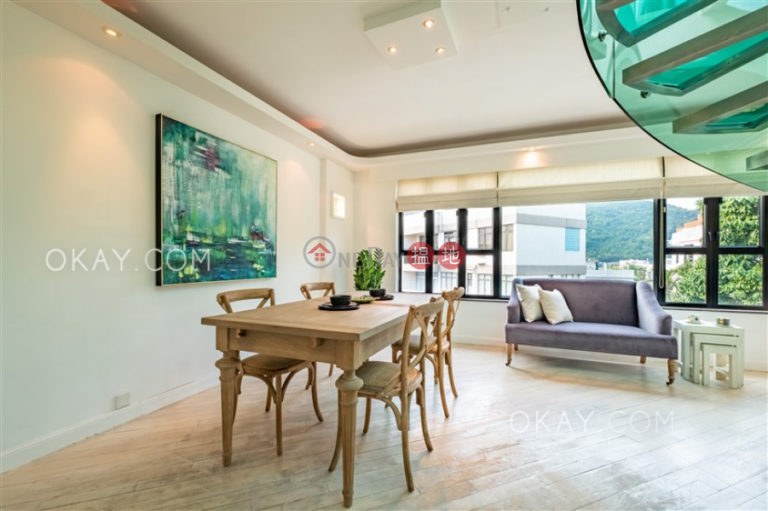 Charming penthouse with rooftop & parking | For Sale