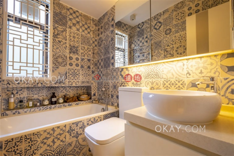 Popular 2 bedroom with balcony & parking | Rental