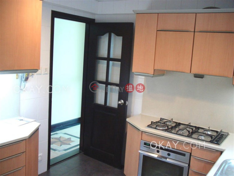 Efficient 3 bed on high floor with balcony & parking | Rental