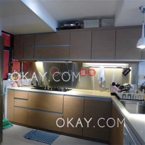 Tasteful 3 bed on high floor with sea views & balcony | For Sale