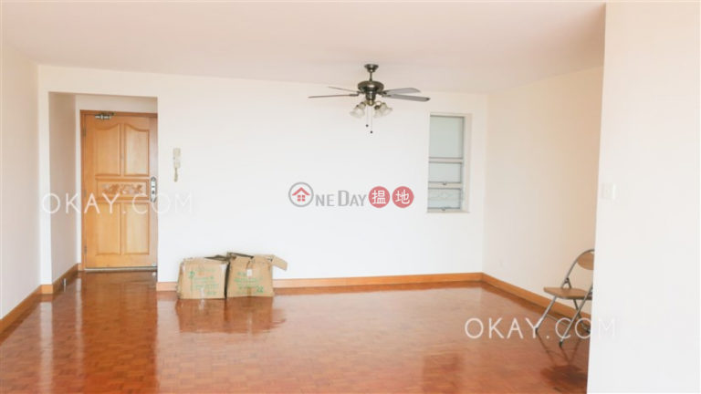 Efficient 3 bedroom with sea views, balcony | Rental