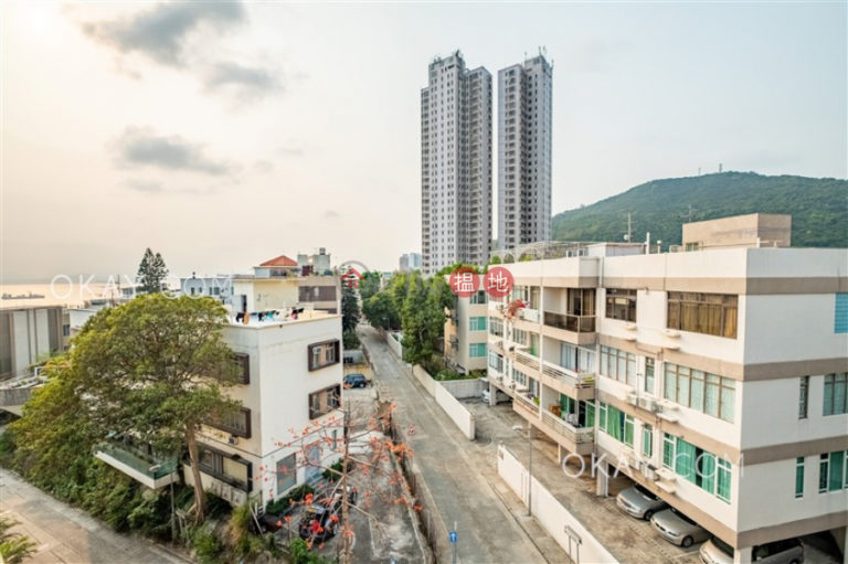 Charming penthouse with rooftop & parking | For Sale