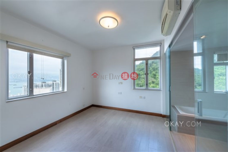 Tasteful 3 bed on high floor with sea views & parking | For Sale