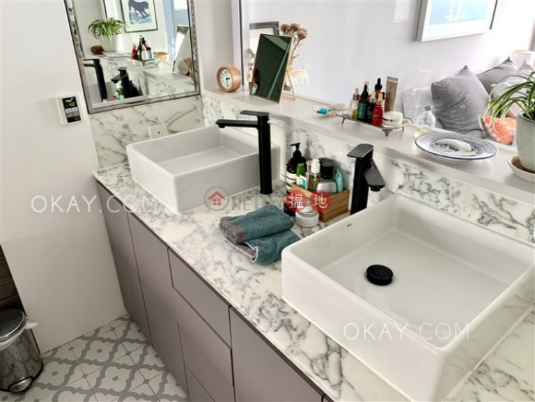 Efficient 2 bed on high floor with sea views & rooftop | For Sale