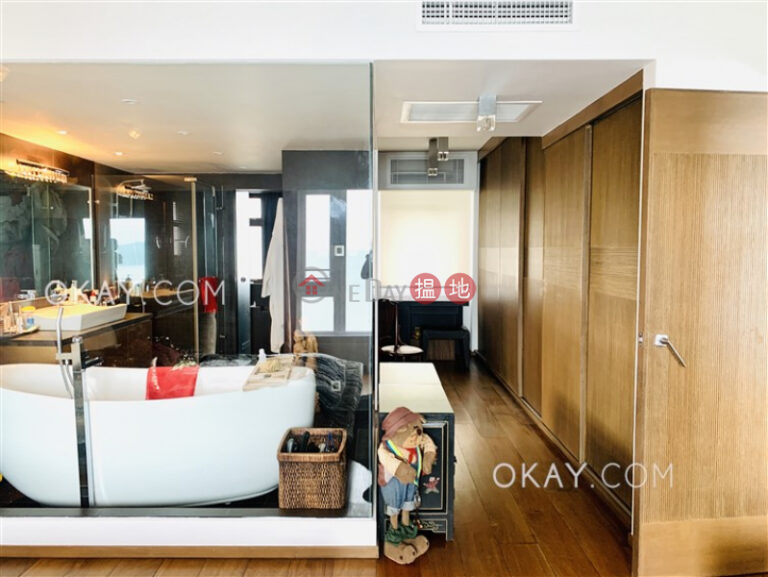 Exquisite 2 bedroom with balcony & parking | Rental
