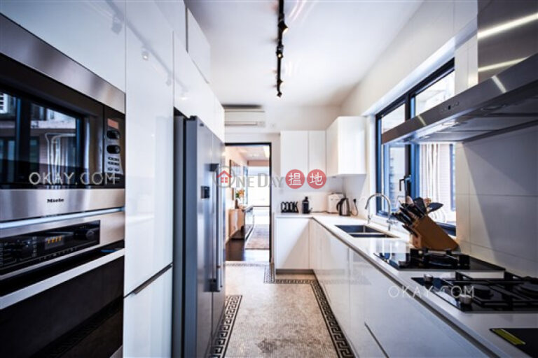 Efficient 3 bedroom with sea views & balcony | For Sale