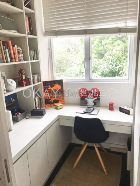 Lovely penthouse with rooftop & parking | For Sale